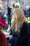 Den Haag 8 december 2021
Prinses Amalia arriveert voor de buitengewone vergadering van de Raad van State. Naast de prinses waren ook koning Willem Alexander en koningin Maxima bij de buitengewone vergadering aanwezig.
Na de vergadering ging Amalia in de tuin een boom planten.