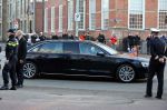 Den Haag 8 december 2021
Prinses Amalia arriveert voor de buitengewone vergadering van de Raad van State. Naast de prinses waren ook koning Willem Alexander en koningin Maxima bij de buitengewone vergadering aanwezig.
Na de vergadering ging Amalia in de tuin een boom planten.