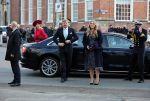 Den Haag 8 december 2021
Prinses Amalia arriveert voor de buitengewone vergadering van de Raad van State. Naast de prinses waren ook koning Willem Alexander en koningin Maxima bij de buitengewone vergadering aanwezig.
Na de vergadering ging Amalia in de tuin een boom planten.