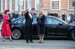 Den Haag 8 december 2021
Prinses Amalia arriveert voor de buitengewone vergadering van de Raad van State. Naast de prinses waren ook koning Willem Alexander en koningin Maxima bij de buitengewone vergadering aanwezig.
Na de vergadering ging Amalia in de tuin een boom planten.