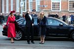 Den Haag 8 december 2021
Prinses Amalia arriveert voor de buitengewone vergadering van de Raad van State. Naast de prinses waren ook koning Willem Alexander en koningin Maxima bij de buitengewone vergadering aanwezig.
Na de vergadering ging Amalia in de tuin een boom planten.