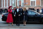 Den Haag 8 december 2021
Prinses Amalia arriveert voor de buitengewone vergadering van de Raad van State. Naast de prinses waren ook koning Willem Alexander en koningin Maxima bij de buitengewone vergadering aanwezig.
Na de vergadering ging Amalia in de tuin een boom planten.