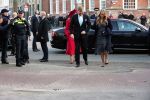 Den Haag 8 december 2021
Prinses Amalia arriveert voor de buitengewone vergadering van de Raad van State. Naast de prinses waren ook koning Willem Alexander en koningin Maxima bij de buitengewone vergadering aanwezig.
Na de vergadering ging Amalia in de tuin een boom planten.