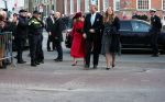 Den Haag 8 december 2021
Prinses Amalia arriveert voor de buitengewone vergadering van de Raad van State. Naast de prinses waren ook koning Willem Alexander en koningin Maxima bij de buitengewone vergadering aanwezig.
Na de vergadering ging Amalia in de tuin een boom planten.