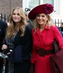 Den Haag 8 december 2021
Prinses Amalia arriveert voor de buitengewone vergadering van de Raad van State. Naast de prinses waren ook koning Willem Alexander en koningin Maxima bij de buitengewone vergadering aanwezig.
Na de vergadering ging Amalia in de tuin een boom planten.
