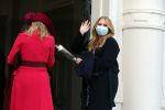 Den Haag 8 december 2021
Prinses Amalia arriveert voor de buitengewone vergadering van de Raad van State. Naast de prinses waren ook koning Willem Alexander en koningin Maxima bij de buitengewone vergadering aanwezig.
Na de vergadering ging Amalia in de tuin een boom planten.