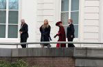 Den Haag 8 december 2021
Prinses Amalia arriveert voor de buitengewone vergadering van de Raad van State. Naast de prinses waren ook koning Willem Alexander en koningin Maxima bij de buitengewone vergadering aanwezig.
Na de vergadering ging Amalia in de tuin een boom planten.