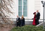 Den Haag 8 december 2021
Prinses Amalia arriveert voor de buitengewone vergadering van de Raad van State. Naast de prinses waren ook koning Willem Alexander en koningin Maxima bij de buitengewone vergadering aanwezig.
Na de vergadering ging Amalia in de tuin een boom planten.