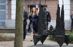 Den Haag 8 december 2021
Prinses Amalia arriveert voor de buitengewone vergadering van de Raad van State. Naast de prinses waren ook koning Willem Alexander en koningin Maxima bij de buitengewone vergadering aanwezig.
Na de vergadering ging Amalia in de tuin een boom planten.