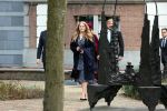 Den Haag 8 december 2021
Prinses Amalia arriveert voor de buitengewone vergadering van de Raad van State. Naast de prinses waren ook koning Willem Alexander en koningin Maxima bij de buitengewone vergadering aanwezig.
Na de vergadering ging Amalia in de tuin een boom planten.