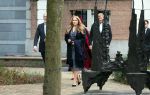 Den Haag 8 december 2021
Prinses Amalia arriveert voor de buitengewone vergadering van de Raad van State. Naast de prinses waren ook koning Willem Alexander en koningin Maxima bij de buitengewone vergadering aanwezig.
Na de vergadering ging Amalia in de tuin een boom planten.