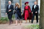 Den Haag 8 december 2021
Prinses Amalia arriveert voor de buitengewone vergadering van de Raad van State. Naast de prinses waren ook koning Willem Alexander en koningin Maxima bij de buitengewone vergadering aanwezig.
Na de vergadering ging Amalia in de tuin een boom planten.