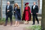 Den Haag 8 december 2021
Prinses Amalia arriveert voor de buitengewone vergadering van de Raad van State. Naast de prinses waren ook koning Willem Alexander en koningin Maxima bij de buitengewone vergadering aanwezig.
Na de vergadering ging Amalia in de tuin een boom planten.