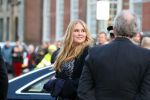 Den Haag 8 december 2021
Prinses Amalia arriveert voor de buitengewone vergadering van de Raad van State. Naast de prinses waren ook koning Willem Alexander en koningin Maxima bij de buitengewone vergadering aanwezig.
Na de vergadering ging Amalia in de tuin een boom planten.