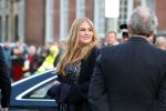 Den Haag 8 december 2021
Prinses Amalia arriveert voor de buitengewone vergadering van de Raad van State. Naast de prinses waren ook koning Willem Alexander en koningin Maxima bij de buitengewone vergadering aanwezig.
Na de vergadering ging Amalia in de tuin een boom planten.