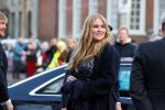 Den Haag 8 december 2021
Prinses Amalia arriveert voor de buitengewone vergadering van de Raad van State. Naast de prinses waren ook koning Willem Alexander en koningin Maxima bij de buitengewone vergadering aanwezig.
Na de vergadering ging Amalia in de tuin een boom planten.