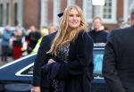 Den Haag 8 december 2021
Prinses Amalia arriveert voor de buitengewone vergadering van de Raad van State. Naast de prinses waren ook koning Willem Alexander en koningin Maxima bij de buitengewone vergadering aanwezig.
Na de vergadering ging Amalia in de tuin een boom planten.