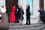 Den Haag 8 december 2021
Prinses Amalia arriveert voor de buitengewone vergadering van de Raad van State. Naast de prinses waren ook koning Willem Alexander en koningin Maxima bij de buitengewone vergadering aanwezig.
Na de vergadering ging Amalia in de tuin een boom planten.