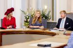 Den Haag 8 december 2021
Prinses Amalia arriveert voor de buitengewone vergadering van de Raad van State. Naast de prinses waren ook koning Willem Alexander en koningin Maxima bij de buitengewone vergadering aanwezig.
Na de vergadering ging Amalia in de tuin een boom planten.
