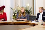 Den Haag 8 december 2021
Prinses Amalia arriveert voor de buitengewone vergadering van de Raad van State. Naast de prinses waren ook koning Willem Alexander en koningin Maxima bij de buitengewone vergadering aanwezig.
Na de vergadering ging Amalia in de tuin een boom planten.