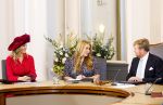 Den Haag 8 december 2021
Prinses Amalia arriveert voor de buitengewone vergadering van de Raad van State. Naast de prinses waren ook koning Willem Alexander en koningin Maxima bij de buitengewone vergadering aanwezig.
Na de vergadering ging Amalia in de tuin een boom planten.