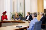 Den Haag 8 december 2021
Prinses Amalia arriveert voor de buitengewone vergadering van de Raad van State. Naast de prinses waren ook koning Willem Alexander en koningin Maxima bij de buitengewone vergadering aanwezig.
Na de vergadering ging Amalia in de tuin een boom planten.