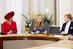Den Haag 8 december 2021
Prinses Amalia arriveert voor de buitengewone vergadering van de Raad van State. Naast de prinses waren ook koning Willem Alexander en koningin Maxima bij de buitengewone vergadering aanwezig.
Na de vergadering ging Amalia in de tuin een boom planten.