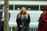 Den Haag 8 december 2021
Prinses Amalia arriveert voor de buitengewone vergadering van de Raad van State. Naast de prinses waren ook koning Willem Alexander en koningin Maxima bij de buitengewone vergadering aanwezig.
Na de vergadering ging Amalia in de tuin een boom planten.
