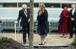Den Haag 8 december 2021
Prinses Amalia arriveert voor de buitengewone vergadering van de Raad van State. Naast de prinses waren ook koning Willem Alexander en koningin Maxima bij de buitengewone vergadering aanwezig.
Na de vergadering ging Amalia in de tuin een boom planten.