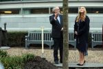 Den Haag 8 december 2021
Prinses Amalia arriveert voor de buitengewone vergadering van de Raad van State. Naast de prinses waren ook koning Willem Alexander en koningin Maxima bij de buitengewone vergadering aanwezig.
Na de vergadering ging Amalia in de tuin een boom planten.