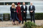 Den Haag 8 december 2021
Prinses Amalia arriveert voor de buitengewone vergadering van de Raad van State. Naast de prinses waren ook koning Willem Alexander en koningin Maxima bij de buitengewone vergadering aanwezig.
Na de vergadering ging Amalia in de tuin een boom planten.