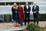 Den Haag 8 december 2021
Prinses Amalia arriveert voor de buitengewone vergadering van de Raad van State. Naast de prinses waren ook koning Willem Alexander en koningin Maxima bij de buitengewone vergadering aanwezig.
Na de vergadering ging Amalia in de tuin een boom planten.