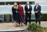 Den Haag 8 december 2021
Prinses Amalia arriveert voor de buitengewone vergadering van de Raad van State. Naast de prinses waren ook koning Willem Alexander en koningin Maxima bij de buitengewone vergadering aanwezig.
Na de vergadering ging Amalia in de tuin een boom planten.