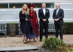 Den Haag 8 december 2021
Prinses Amalia arriveert voor de buitengewone vergadering van de Raad van State. Naast de prinses waren ook koning Willem Alexander en koningin Maxima bij de buitengewone vergadering aanwezig.
Na de vergadering ging Amalia in de tuin een boom planten.