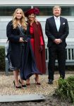 Den Haag 8 december 2021
Prinses Amalia arriveert voor de buitengewone vergadering van de Raad van State. Naast de prinses waren ook koning Willem Alexander en koningin Maxima bij de buitengewone vergadering aanwezig.
Na de vergadering ging Amalia in de tuin een boom planten.