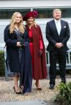 Den Haag 8 december 2021
Prinses Amalia arriveert voor de buitengewone vergadering van de Raad van State. Naast de prinses waren ook koning Willem Alexander en koningin Maxima bij de buitengewone vergadering aanwezig.
Na de vergadering ging Amalia in de tuin een boom planten.