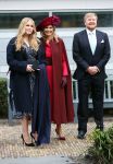 Den Haag 8 december 2021
Prinses Amalia arriveert voor de buitengewone vergadering van de Raad van State. Naast de prinses waren ook koning Willem Alexander en koningin Maxima bij de buitengewone vergadering aanwezig.
Na de vergadering ging Amalia in de tuin een boom planten.