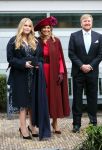 Den Haag 8 december 2021
Prinses Amalia arriveert voor de buitengewone vergadering van de Raad van State. Naast de prinses waren ook koning Willem Alexander en koningin Maxima bij de buitengewone vergadering aanwezig.
Na de vergadering ging Amalia in de tuin een boom planten.