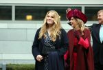 Den Haag 8 december 2021
Prinses Amalia arriveert voor de buitengewone vergadering van de Raad van State. Naast de prinses waren ook koning Willem Alexander en koningin Maxima bij de buitengewone vergadering aanwezig.
Na de vergadering ging Amalia in de tuin een boom planten.