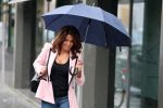Amsterdam 30 november 2021
Rachel hazes onder paraplu.