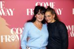 Rotterdam 18 november 2021
Premiere Come from away in het nieuwe Luxor theater.
Renee Fokker met haar nicht