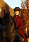 Lunteren 22 november 2021
Presentatie paarden calendar waarvan opbrengst naar het KWF gaat . Bridget Maasland en Samantha Steenwijk krijgen het eerste exemplaar . Ze kopen per paard aanrijden