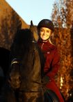 Lunteren 22 november 2021
Presentatie paarden calendar waarvan opbrengst naar het KWF gaat . Bridget Maasland en Samantha Steenwijk krijgen het eerste exemplaar . Ze kopen per paard aanrijden