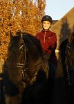 Lunteren 22 november 2021
Presentatie paarden calendar waarvan opbrengst naar het KWF gaat . Bridget Maasland en Samantha Steenwijk krijgen het eerste exemplaar . Ze kopen per paard aanrijden