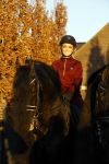 Lunteren 22 november 2021
Presentatie paarden calendar waarvan opbrengst naar het KWF gaat . Bridget Maasland en Samantha Steenwijk krijgen het eerste exemplaar . Ze kopen per paard aanrijden