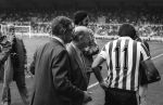 Eindhoven, 25 Augustus 1979
PSV-Feyenoord. eindstand 2-2
Willy v d Kuijlen Kees Rijvers en Ben v Gelder  met elkaar in gesprek voor aanvang van de wedstrijd