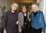 Amsterdam 17 november 2022
In theater Betty Asfalt viert Annemarie Oster haar 80e verjaardag . Vriendinnen Annemarie