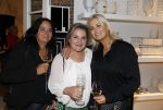 Naarden 24 november 2022
Presentatie van nieuwe lijn van Monique des Bouvrie in het Arsenaal. Antoinette Scheulderman met twee colega's