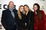 Rotterdam 12 december 2022
Premiere Ome Cor in het oude luxor theater.
Bert Simhoffer met zijn vrouw en dochters