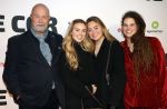 Rotterdam 12 december 2022
Premiere Ome Cor in het oude luxor theater.
Bert Simhoffer met zijn vrouw en dochters